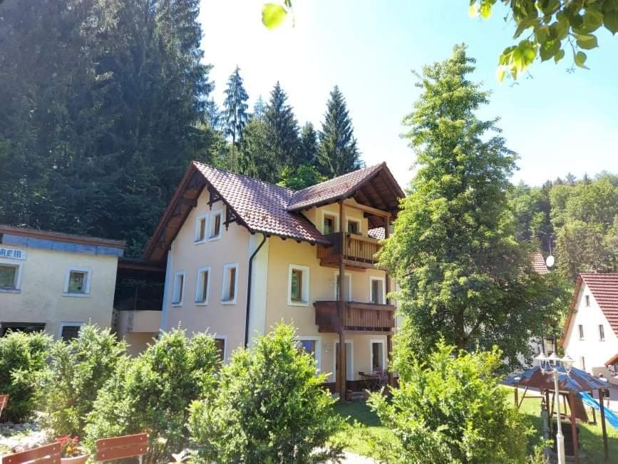 Gasthof Restaurant Jamas Hotell Pottenstein Eksteriør bilde